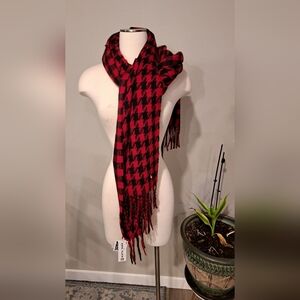 Anne Klein Red and Black Houndstooth Scarf NWT